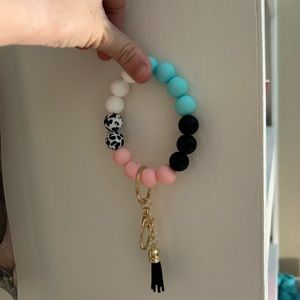 Customized wristlet keychain